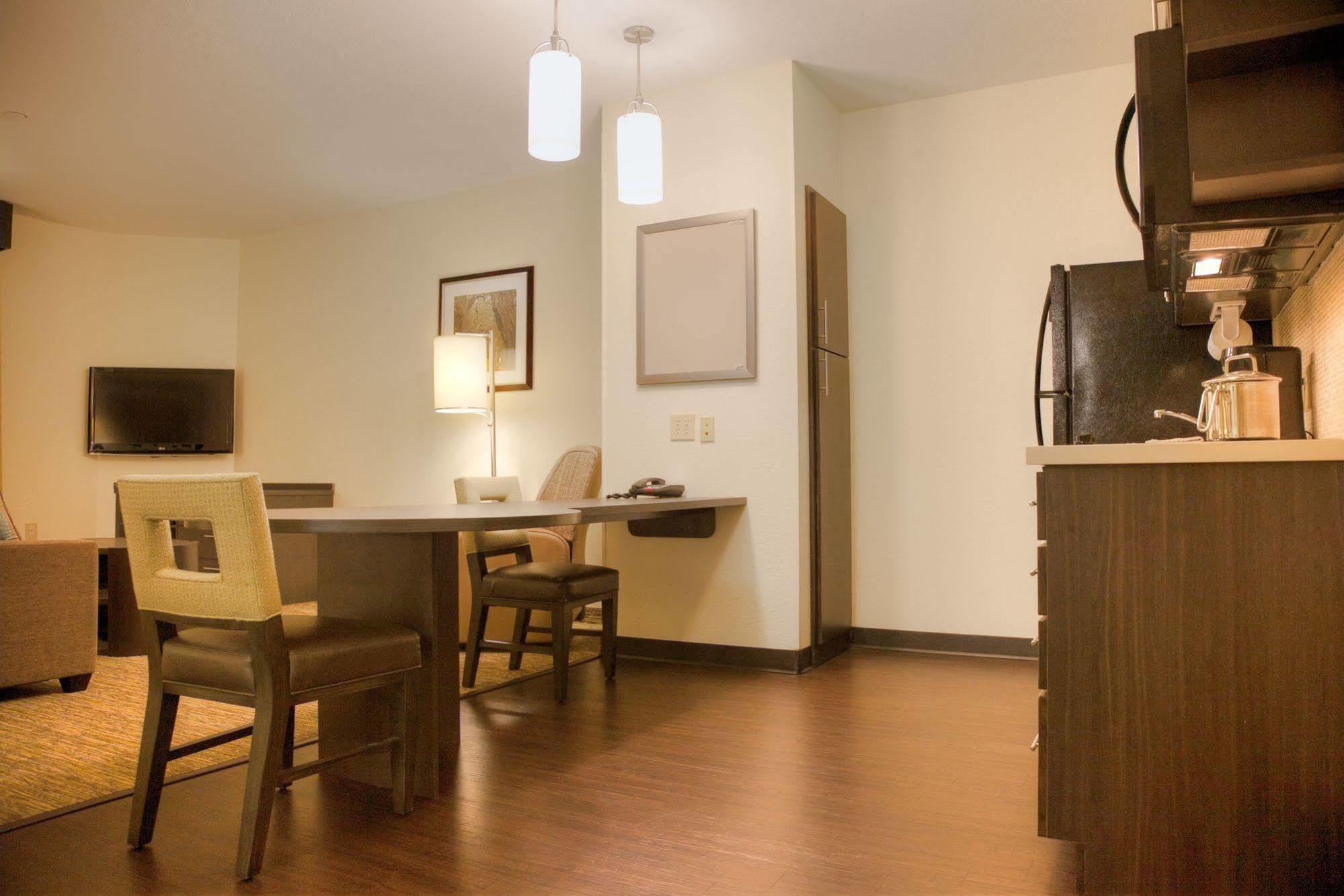 Candlewood Suites Alexandria By Ihg Exterior foto